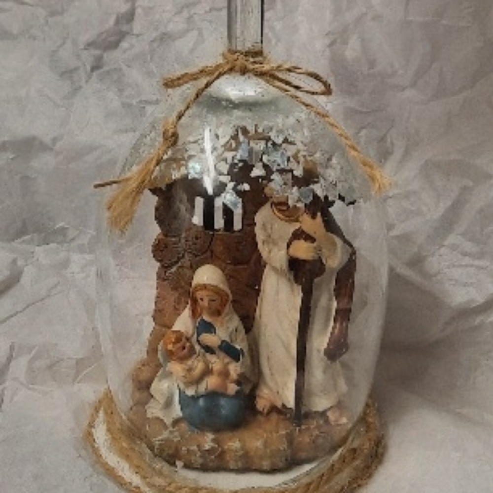Hand Crafted By Me~Red Candle Holder with Nativity Scene - Picture 3 of 3
